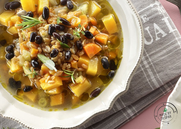 ricette autunno: Zuppa di zucca, farro e fagioli neri