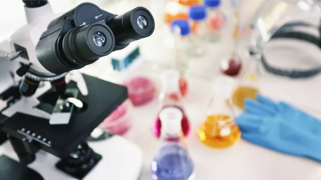 microscopio in laboratorio