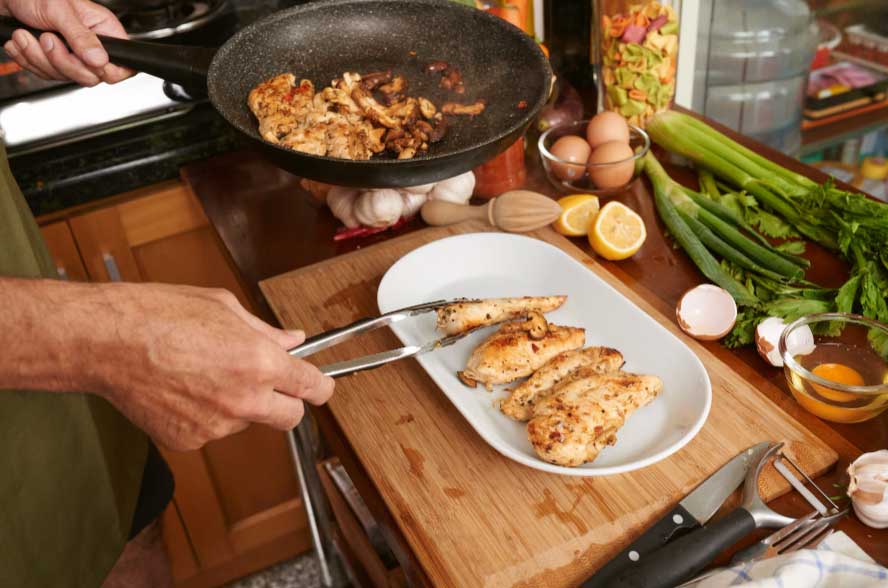 cucinare pollo una proteina da mangiare pre allenamento