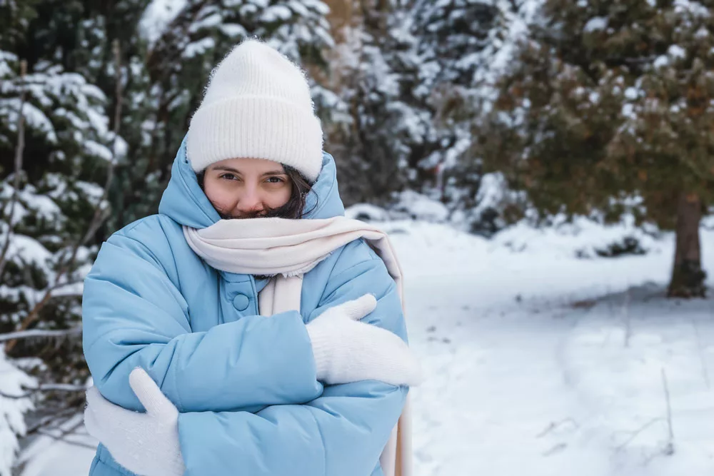 donna in inverno sente freddo