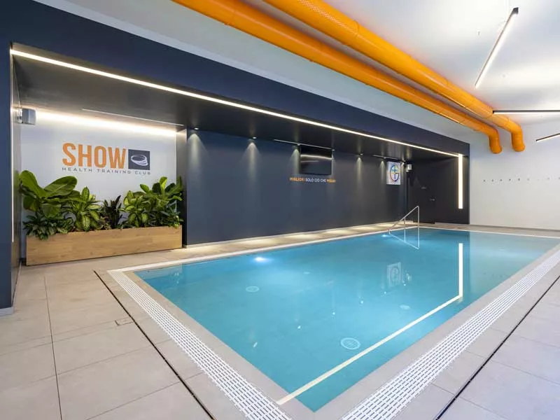 piscina show club che si trova a padova dove si fa corsi di personal training e corsi di acquaticità per bambini e neonati 